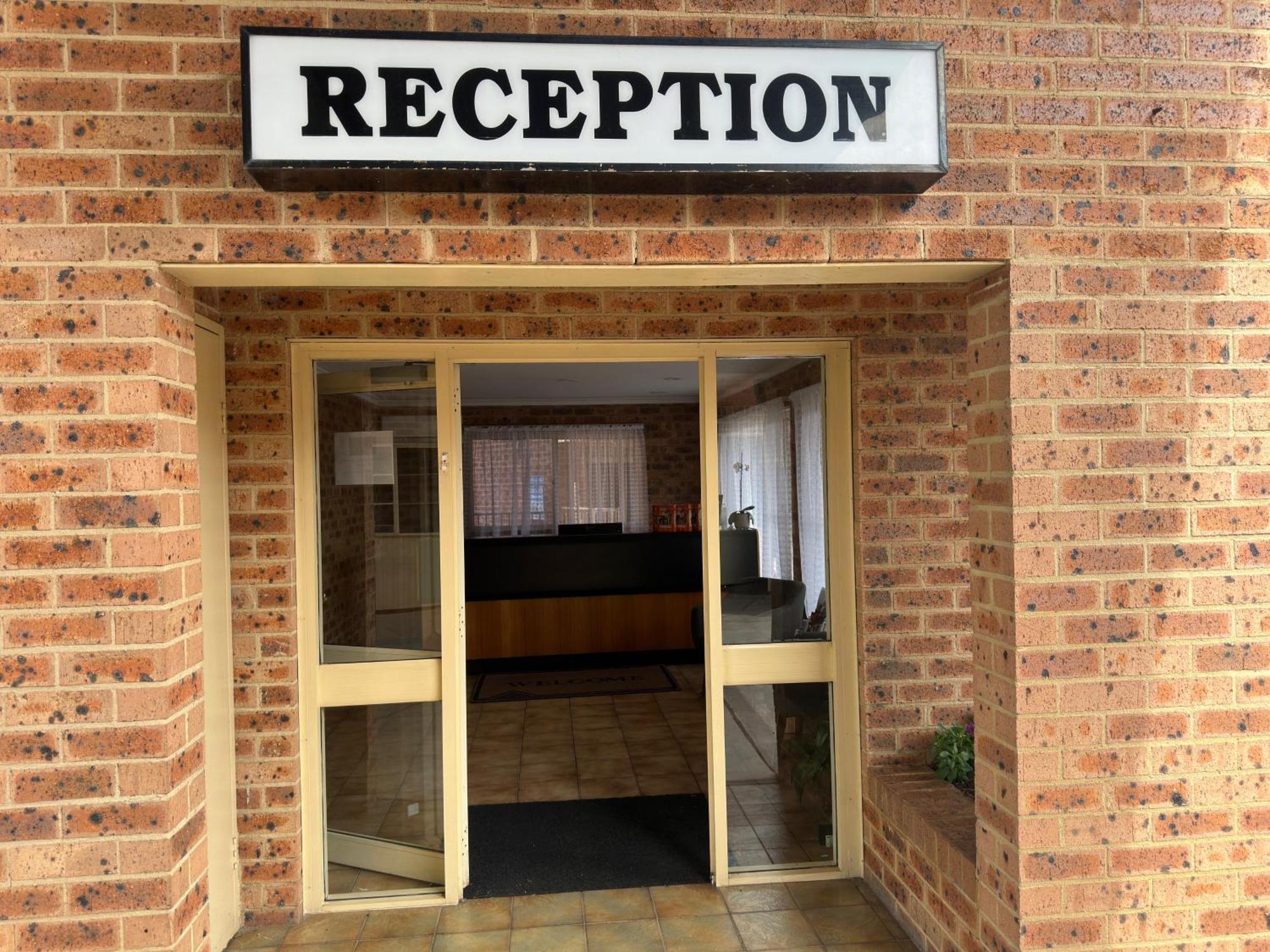 Clock Tower Motor Inn Coonabarabran Exterior photo